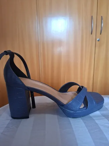 Sandália azul marinho Constance croco salto bloco