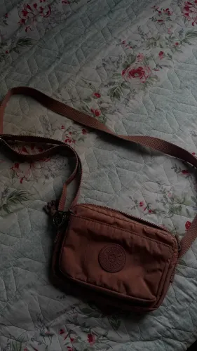Bolsa Kipling rosa em perfeito estado.