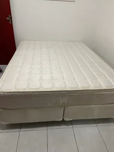 Cama queen + colchão sanconfort