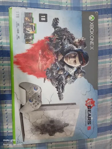 Vendo x-box one-x semi novo