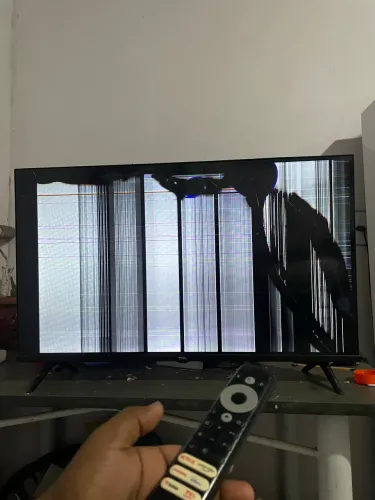 Vendo Tv smart 32 polegadas pra arrumar ou tirar peça