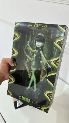 Monster High scarah screams skullector