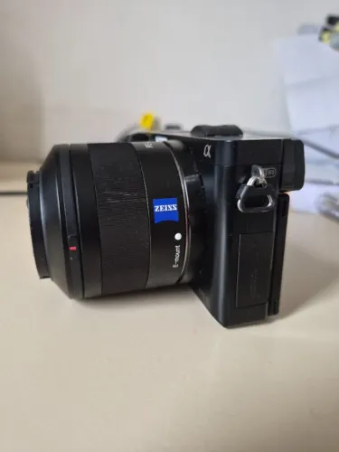 Camera Sony Alpha 6000 - cor preta