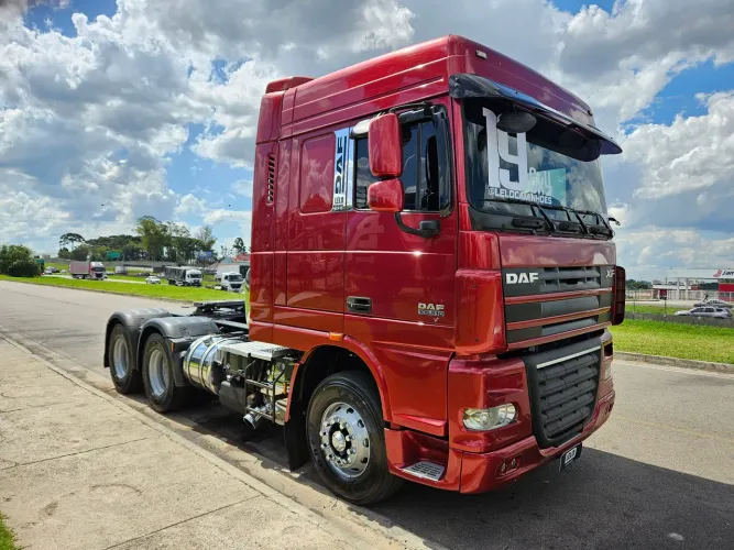 DAF XF105.510 6X4 BUG LEVE MOLA ANO 19 AUTOMÁTICO COM GELADEIRA 