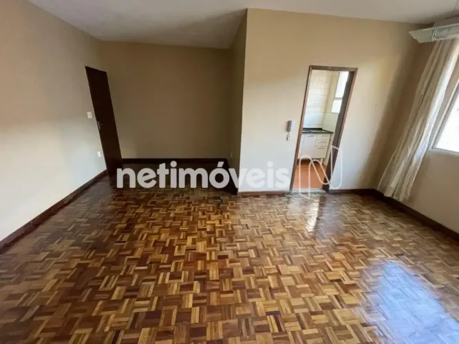 Apartamento no bairro Padre Eustáquio, com 3 quartos, 2 banhos, DCE, 2 vagas de garagem.