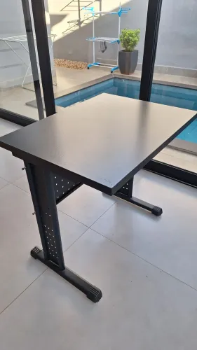 Mesa Multiuso Reforçada 80x60cm (Tampo Grosso 30mm) - Bem Conservada