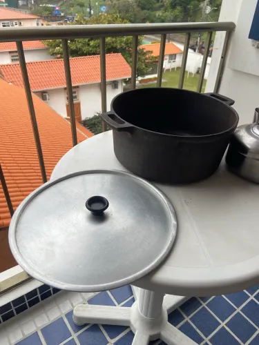 Panela Caçarola de Ferro Fundido 30 cm com Tampa - Excelente Estado
