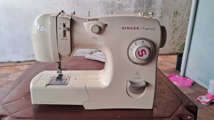 Máquina de costura singer fashio