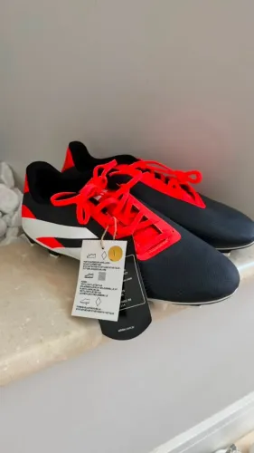 Chuteira adidas Predator Essentials - Tamnho 38 - Nunca Usado