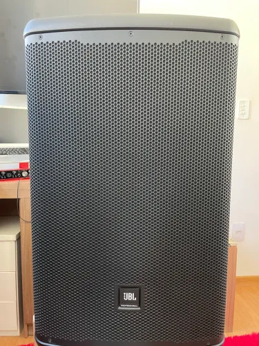 Caixa JBL Eon 715