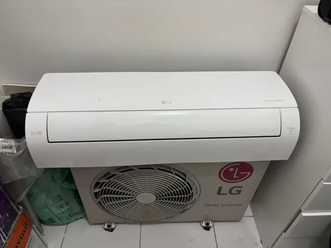     Ar Condicionado LG Inverter 12 Mil BTUs 220V Seminovo