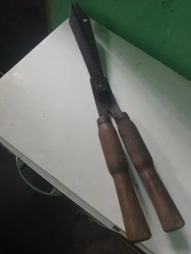 VENDE SE TESOURA DE JARDINEIRO