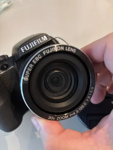 Câmera Fujifilm FinePix Série S 