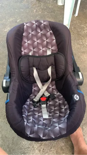 Vende-se bebê conforto 