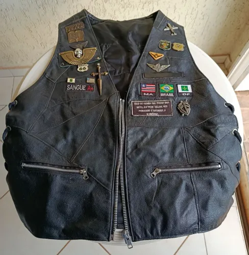 Colete em couro (personalizável)