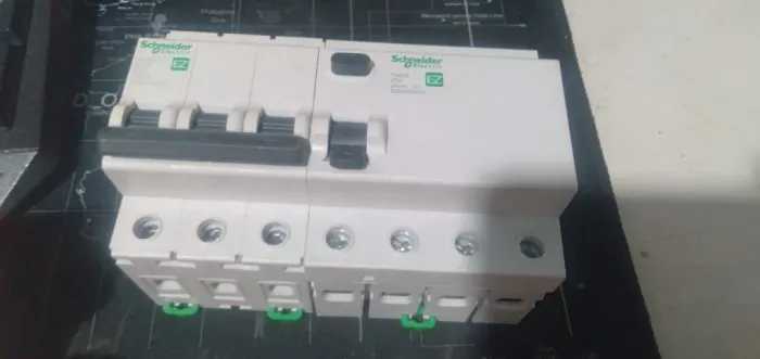 Disjuntor SCHNEIDER 25A+ IDR SCHNEIDER 25A