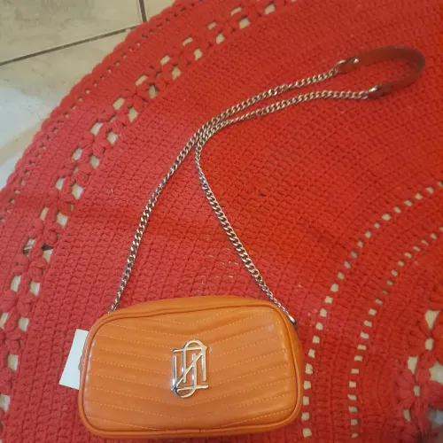 Bolsa em couro marca Uza