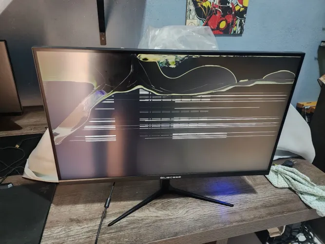 Monitor Bluecase 2k 27 polegadas tela trincada