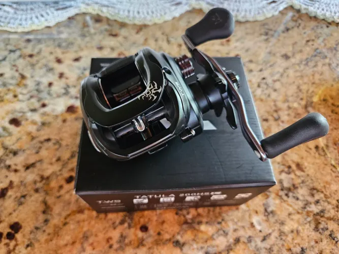 Carretilha daiwa tatula type 200 hsl manivela esquerda pesca bg big game tamba Tat200hsl