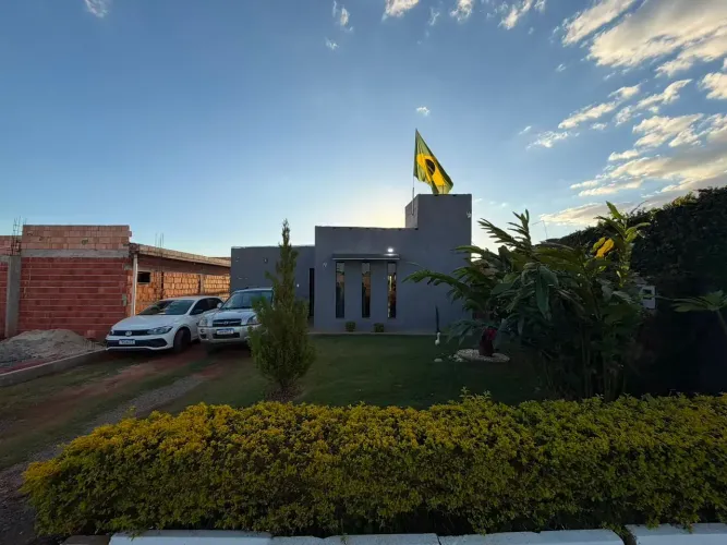 Casa em Condomínio Fechado na Ponte Alta Norte | 2 Quartos, Amplo Quintal e Estrutura para