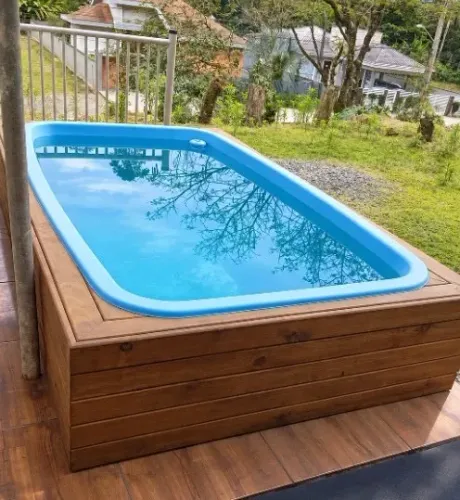 PISCINA COM DECK - POUCO USO
