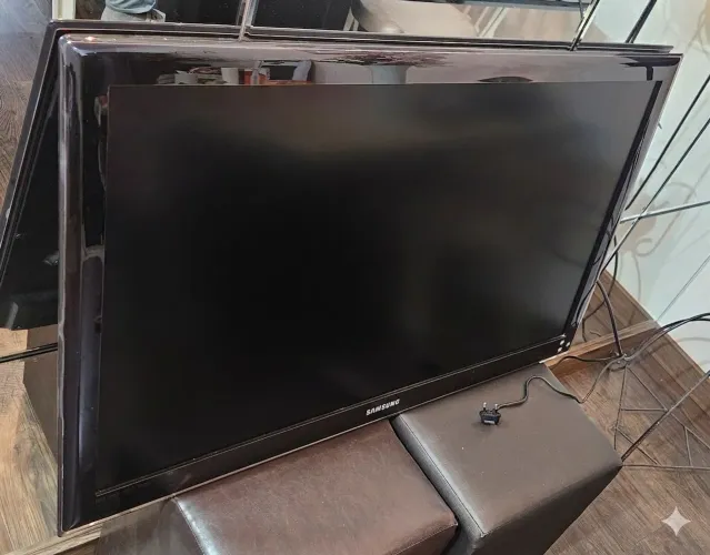 TV 40"- Led - Samsung - modelo UN40C5000QM