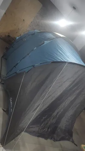 Barraca em bom estado de dois cômodos, marca Quechua