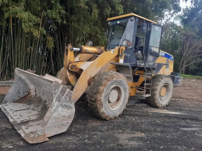 Pá Carregadeira  SEM 638 com Concha e Garfo Palet