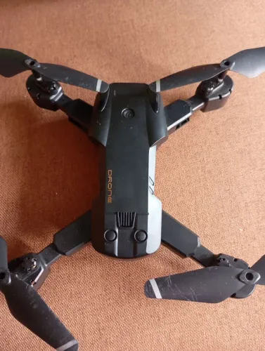 Vendo drone, com Elices reservas,controle,bateria,manual,carregador e protetor de elice . 