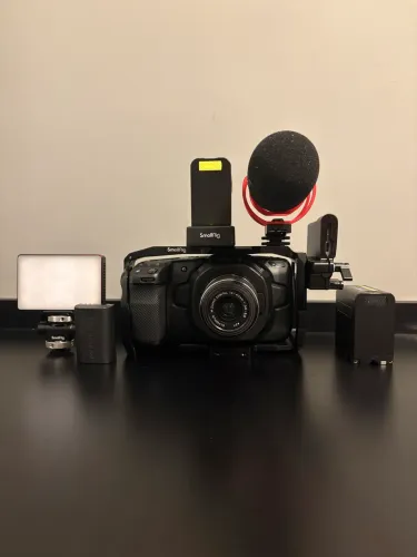 kit blackmagic pcc 4k + ssd 1tb + rode ntg + aputure + lente olympus (usada 1 vez)