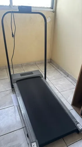Esteira de correr Academia