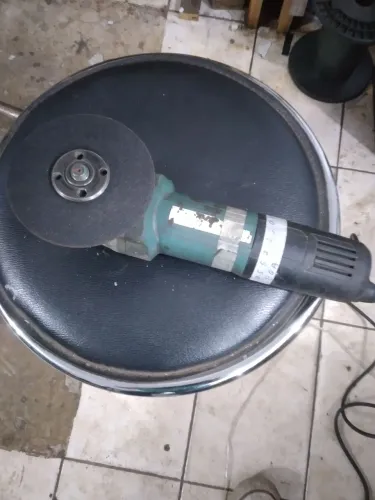 Lixadeira makita modelo 9557 220 volts funcionando perfeitamente