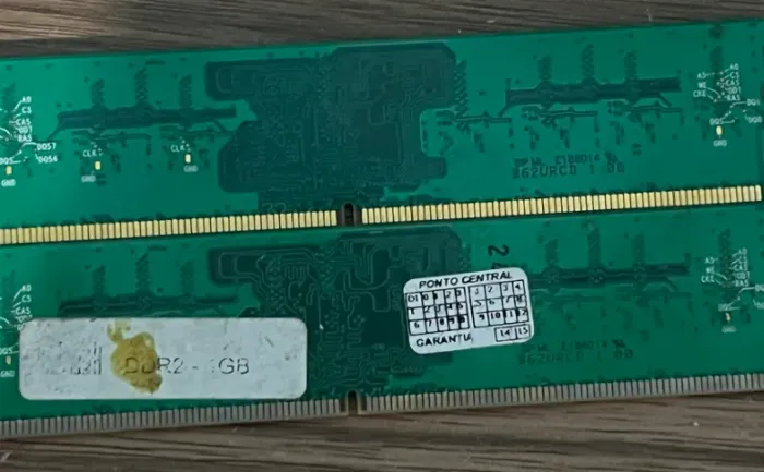 Par de Memória RAM 2GB (2x1GB) DDR2 Desktop - BARATO