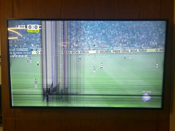 Tv LG 65? smart com tela trincada