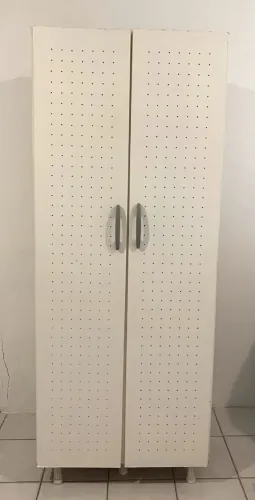 Armário multiuso alto, branco, com duas portas