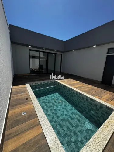 Casa em condomínio com 3 quartos disponível para venda no bairro Novo Mundo em Uberlândia-