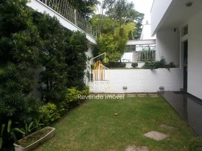Casa de Luxo em Moema, São Paulo: 3 Quartos, 1 Suíte, 3 Salas, 5 Banheiros, 4 Vagas de Gar