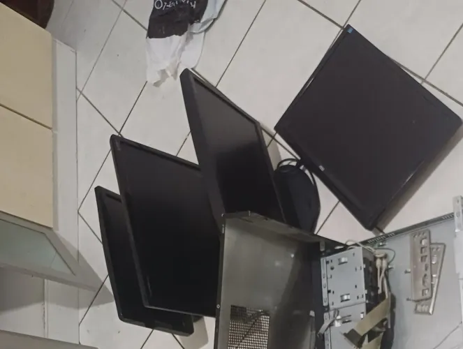 Monitores (ler descrição)