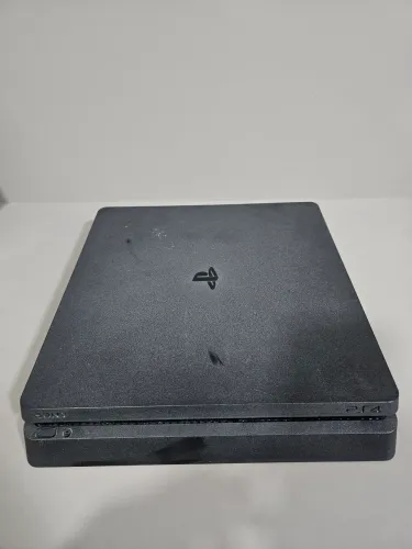 PLAYSTATION 4