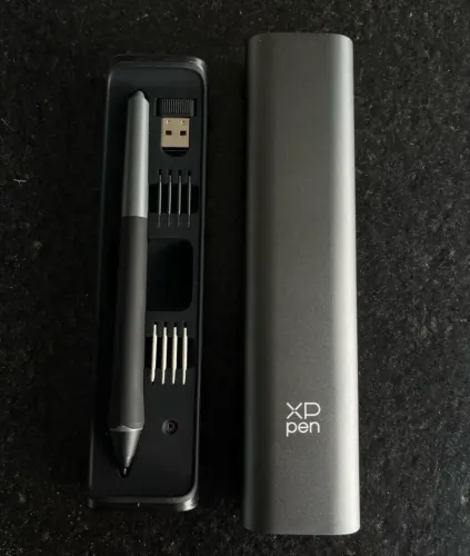 Caneta Stylus XP-Pen com Estojo Tubo, Pontas de Reposição e Receptor/Adaptador USB