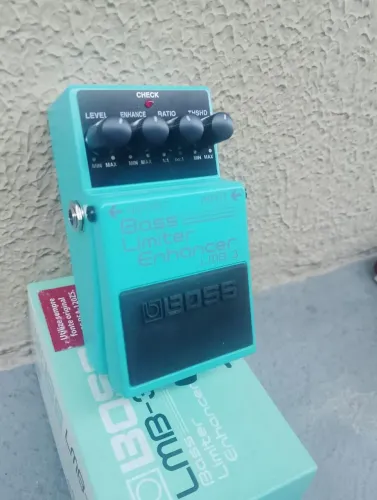 Pedal Boss bass limiter enhancer LMB 3