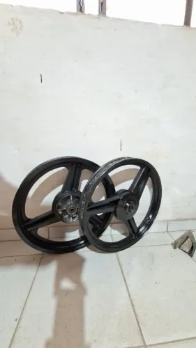 PAR DE RODAS ESPORTIVAS HONDA FAN 150CC - USADAS