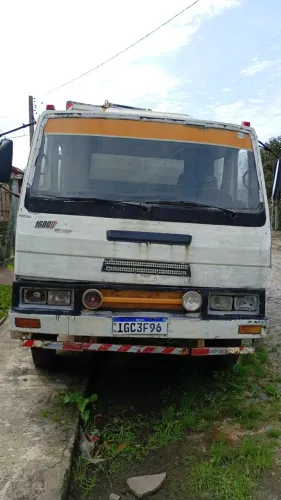 Agrale 1600d cabine dupla baú