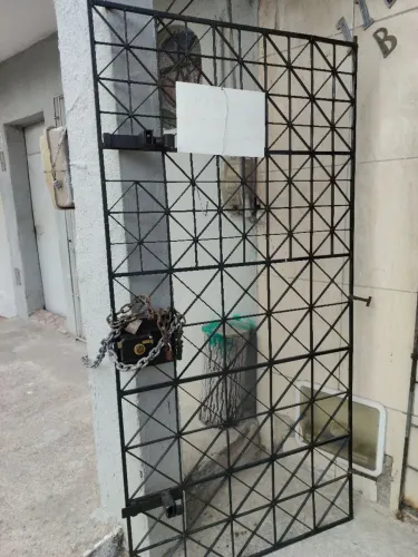 Portão de ferro , 2 porta cadeado e 1 fechadura central 