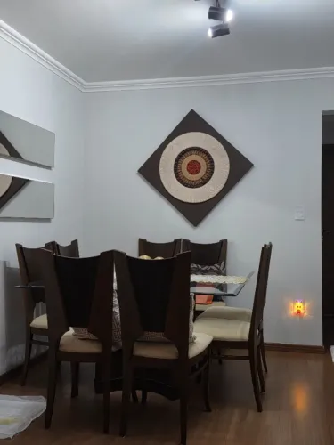 Mesa de jantar quadrada com 8 cadeiras 