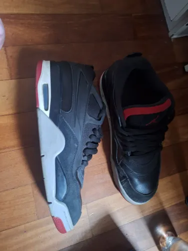 Air jordan 4 rm preto e vermelho em perfeito estado