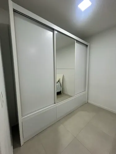 Guarda-roupas de casal com Espelho - 2,40m x2,40m - Branco - Muito conservado!