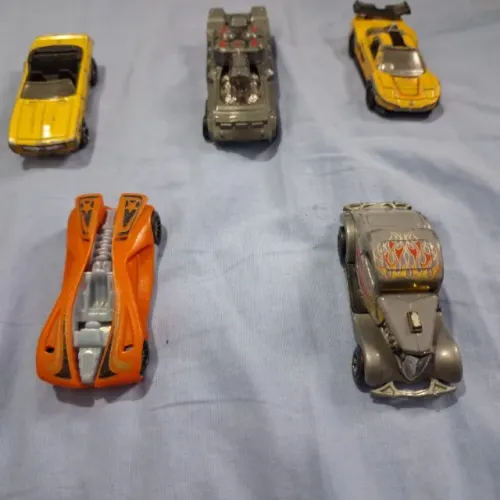 Lote com 5 Carrinhos Hot Wheels