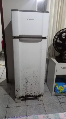 Vendo Geladeira Esmaltec