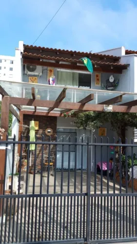 Sobrado a 250 metros da praia..